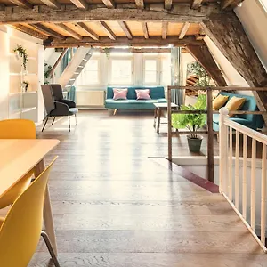 The Hendrik House In Old Town Apartment