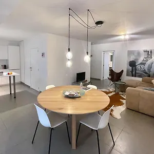 With Free Covered Parking - Center Appartamento